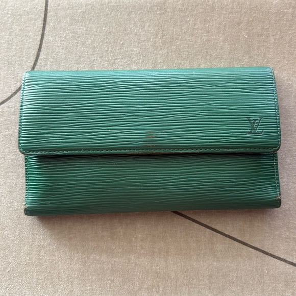 Louis Vuitton Green Wallet - Picture 1 of 15